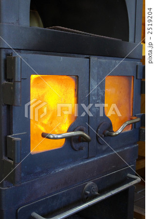 暖かい薪ストーブ 暖かい薪ストーブ 2519204