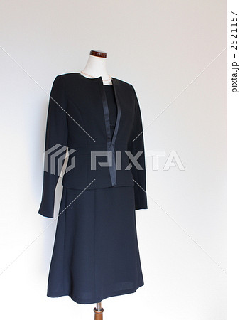 喪服を着たトルソー 2521157