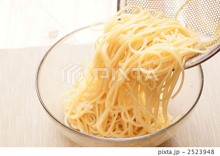 茹であがりのパスタ 2523948