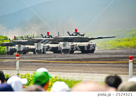 自衛隊の「90式戦車」（東富士演習場畑岡地区／静岡県御殿場市） 2524321