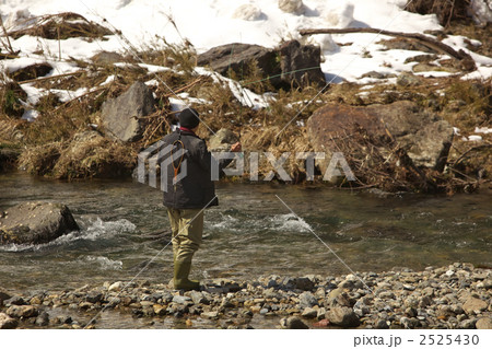 渓流釣り 2525430