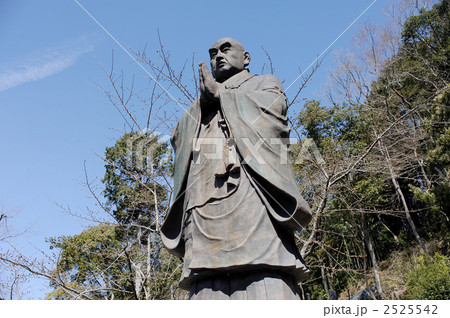 日蓮上人の立像 2525542