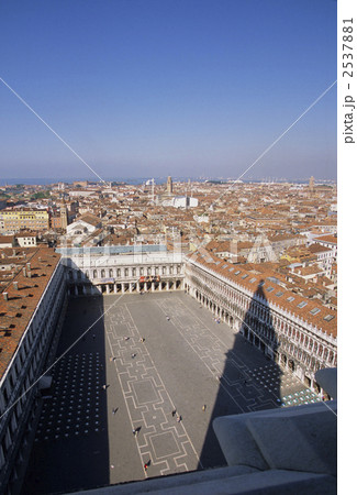 サンマルコ広場の鐘楼の影 2537881