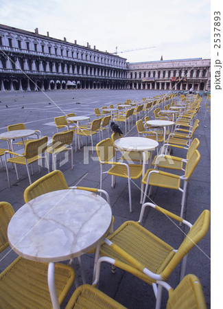 サンマルコ広場のカフェ 2537893