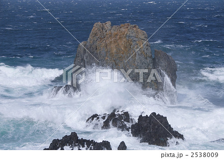 青海島の岩礁 2538009