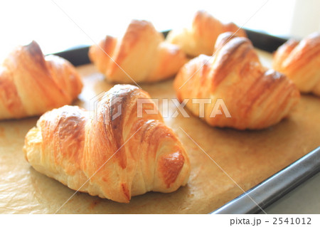 パン　クロワッサン　焼き立て 2541012