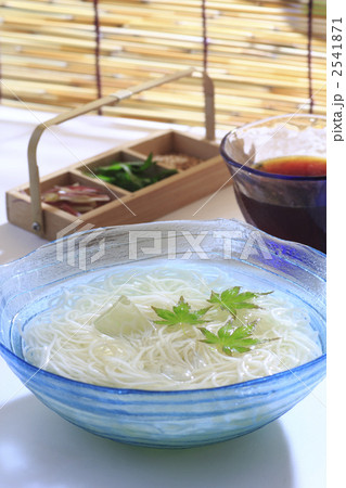 青い器と素麺 青い器と素麺 2541871