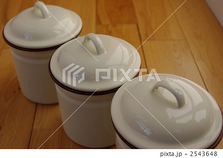 三つの入れ物 2543648