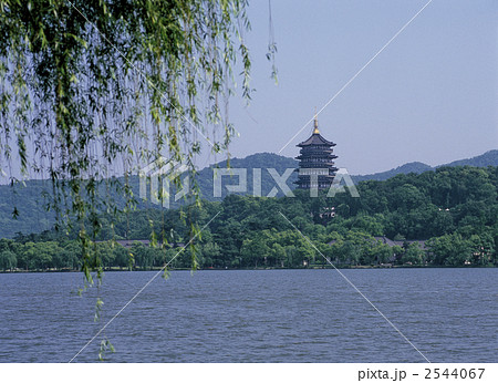 杭州の西湖湖畔 2544067