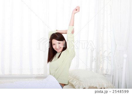 寝室の女性 寝室の女性 2548599
