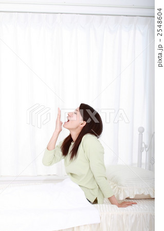 寝室の女性 2548604
