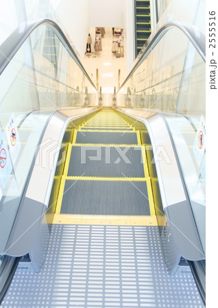 下りエスカレーター 2555516