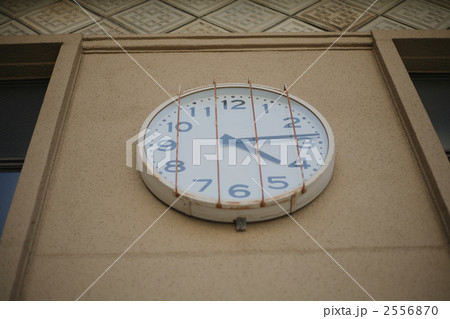 学校の時計 学校の時計 2556870