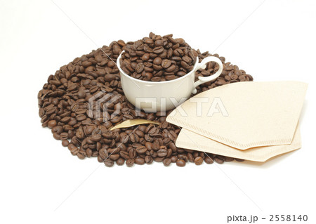 コーヒーカップとコーヒー豆 2558140