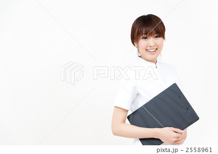 2558961
