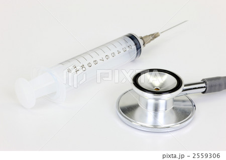 聴診器と注射器 2559306