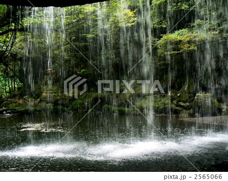 鍋ケ滝の眺め 2565066