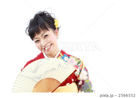 振り袖姿の女性 2566552