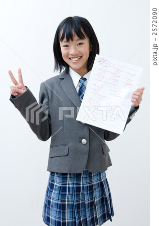 制服を着た中学生 2572090