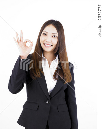 OKサインを出す女性 2572777
