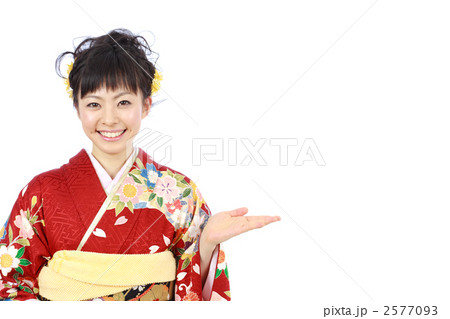 案内する振り袖姿の女性 案内する振り袖姿の女性 2577093