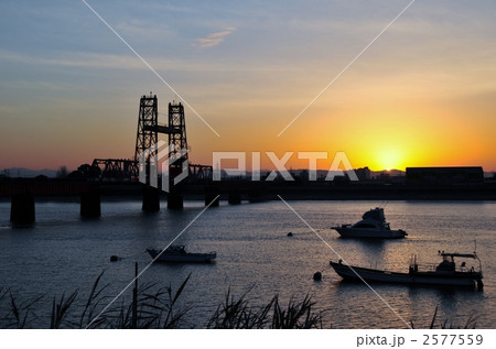 昇開橋と日の出 2577559