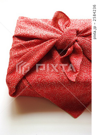 風呂敷に包まれた贈り物 風呂敷に包まれた贈り物 2584236