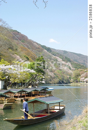 嵐山の屋形船 2586838