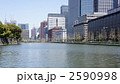 東京・丸の内のビル群 2590998