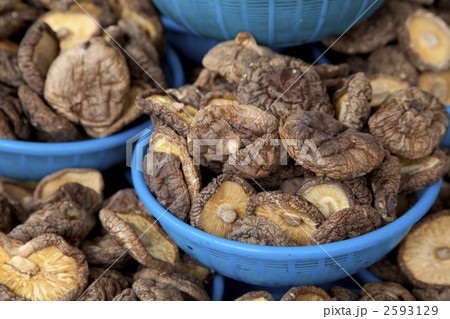 露店販売の乾燥椎茸 露店販売の乾燥椎茸 2593129