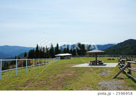 みつえ高原牧場の東屋 みつえ高原牧場の東屋 2596958