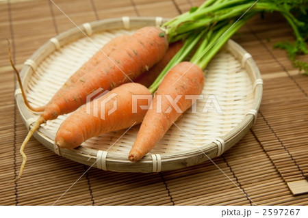葉つきニンジン 2597267