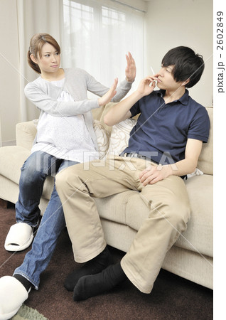 妊婦と煙草を吸う夫 妊婦と煙草を吸う夫 2602849