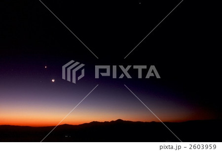 月と金星 朝焼け 朝日 風景 月と金星 朝焼け 朝日 風景 2603959