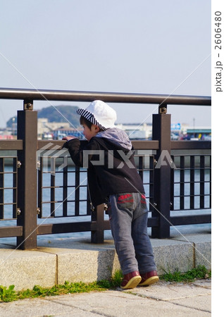 運河を見る子供 運河を見る子供 2606480