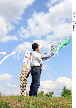 こいのぼりと父子 2609907