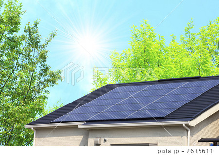 太陽光発電の住宅と新緑 太陽光発電の住宅と新緑 2635611