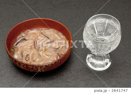 イカの塩辛と日本酒 2641747