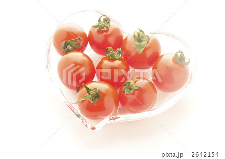 ミニトマトでハート形・横 ミニトマトでハート形・横 2642154