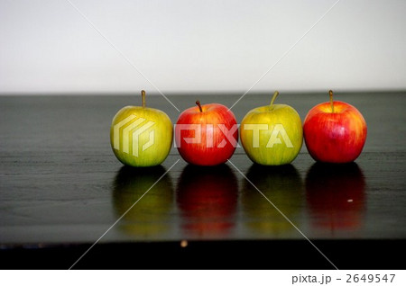 りんご4個 2649547