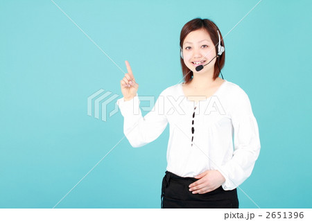 案内するウェイトレス 案内するウェイトレス 2651396