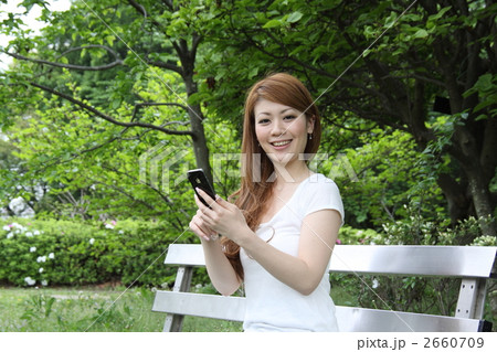 スマートフォンと女性 2660709