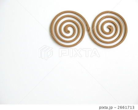 天然除虫菊成分の蚊取り線香（茶色）２枚組み合わせ 2661713