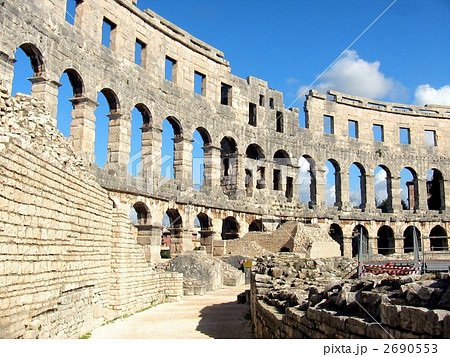 クロアチア　イストラ半島　プーラ　円形劇場 2690553