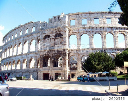 クロアチア　イストラ半島　プーラ　円形劇場 2690556