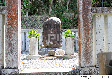 鎌倉幕府二代将軍源頼家の墓 2691761