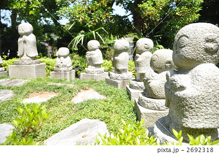 三浦半島の西徳寺にある干支を抱えた可愛い地蔵 三浦半島の西徳寺にある干支を抱えた可愛い地蔵 2692318