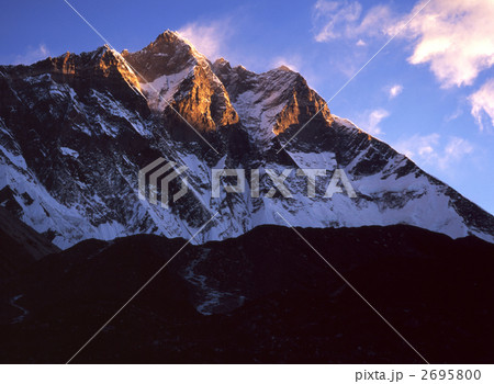 朝焼けのローツェ南壁(8516m) ネパール チュクンより 朝焼けのローツェ南壁(8516m) ネパール チュクンより 2695800