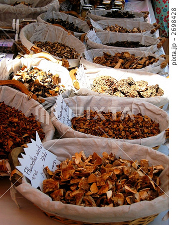 南仏ニース旧市街のマルシェの風景 2698428