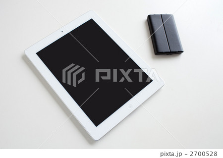 名刺入れとタブレットPC 2700528